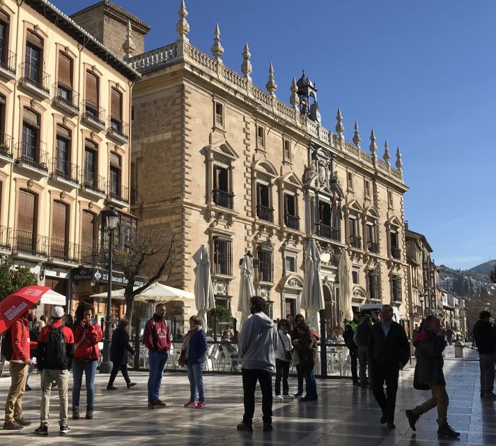 Granada: City center and Albaicin Private Tour - Price and value: paying for a private guide, not just tickets