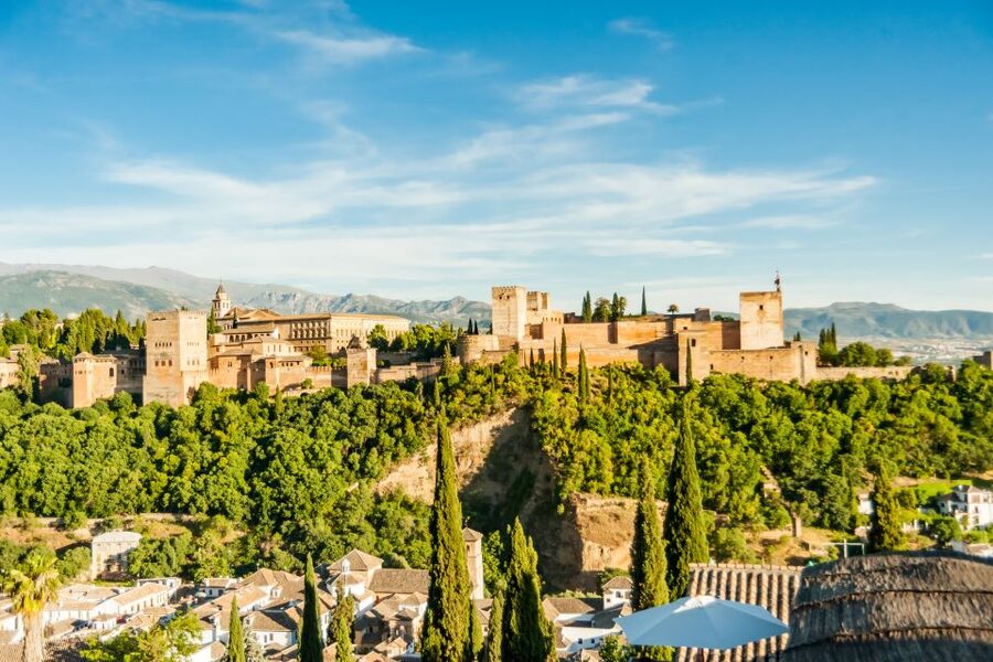 Granada City Train 1 or 2-Day Hop-On Hop-Off Ticket - Friendly Staff, Reliable Service, and the One Thing to Watch