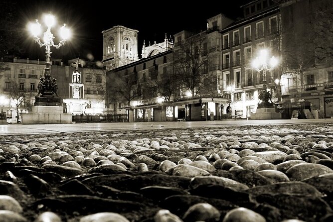 Granada: Ciudad oscura. - A Night Walk Through Granada’s Darker Side