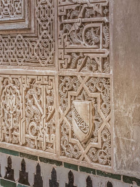 Granada: Combo Alhambra, Albaicín, and Sacromonte Tour - What to bring, what to wear, and how to handle the hills