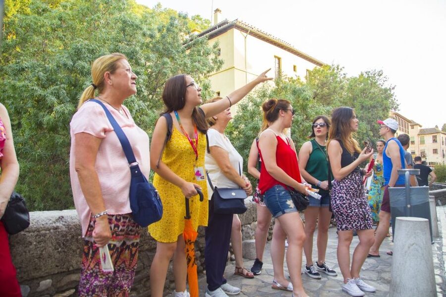 Granada: Combo Alhambra, Albaicín, and Sacromonte Tour - Timing and meeting points, how to avoid a stressful start