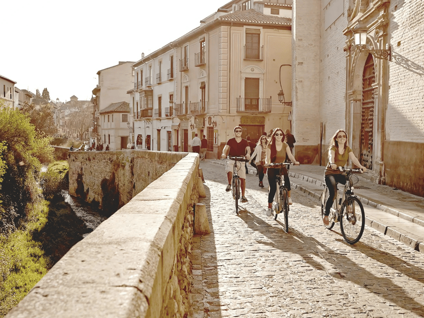 Granada: Electric Bike Tour of Albayzin and Sacromonte - Key points at a glance