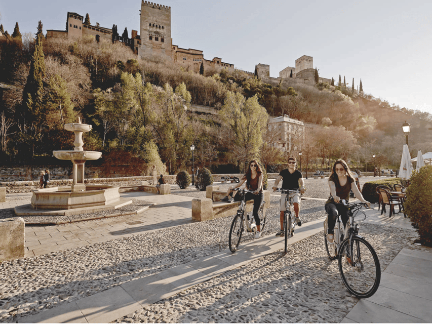 Granada: Electric Bike Tour of Albayzin and Sacromonte - A quick calm stop: Fuente del Avellano