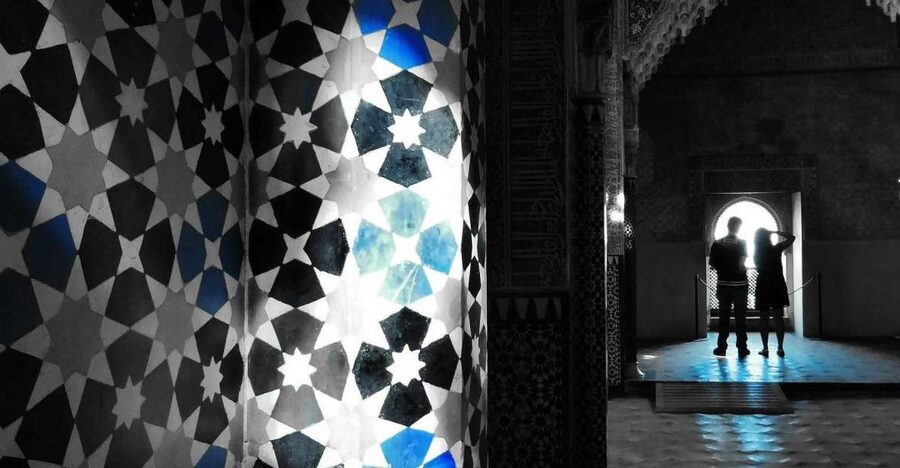 Granada: Fast-Track Alhambra & Nasrid Palaces Guided Tour - Why the Alhambra and Nasrid Palaces feel like a living story