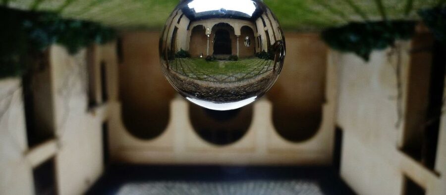 Granada: Fast-Track Alhambra & Nasrid Palaces Guided Tour - Courtyard of the Lions, what to look for besides the photos