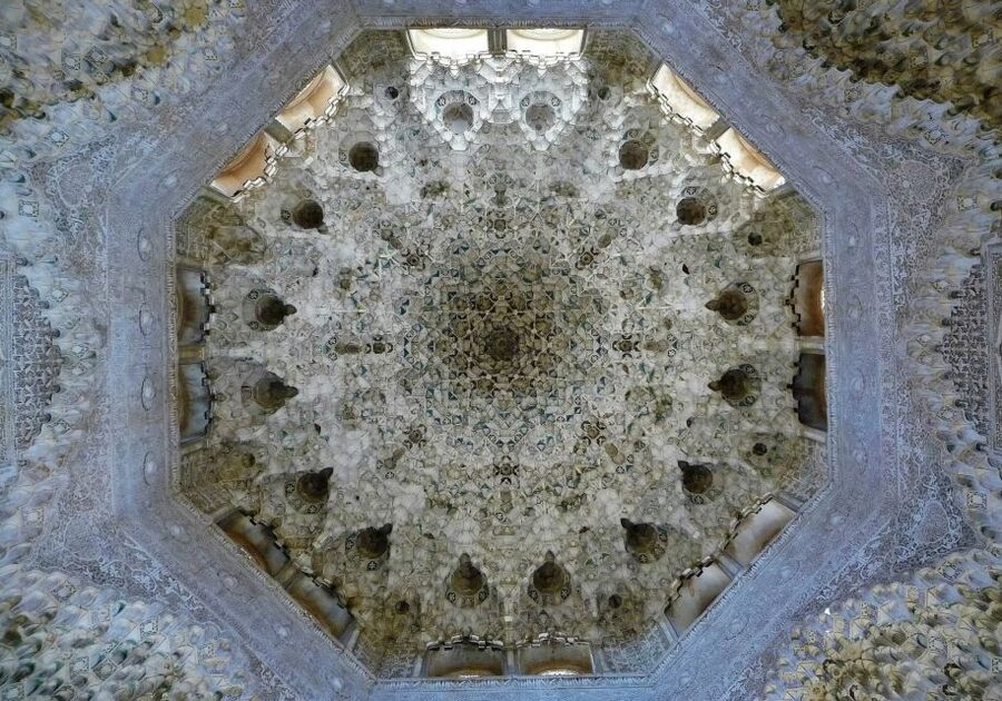 Granada: Fast-Track Alhambra & Nasrid Palaces Guided Tour - Who this tour suits best, and who should think twice