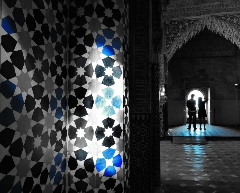 Granada: Fast-Track Alhambra & Nasrid Palaces Guided Tour - What fast track access really changes for your half day