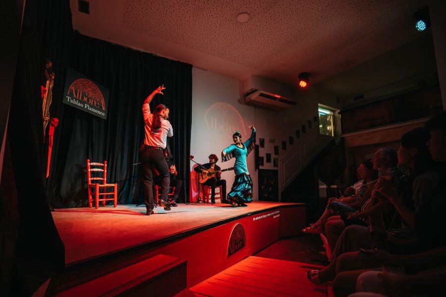 Granada: Flamenco Show in La Alboreá - Your 1-Hour Plan: Arrive, Get Seated, and Ride the Momentum