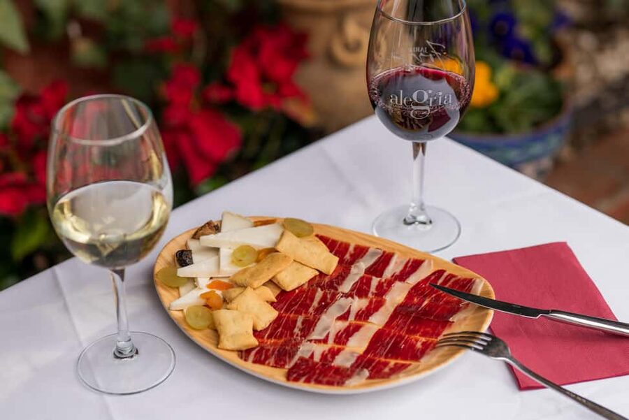 Granada: Flamenco Show with Dinner at Jardines de Zoraya - Seats, Timing, and Rain: How to Avoid the Most Common Frustrations