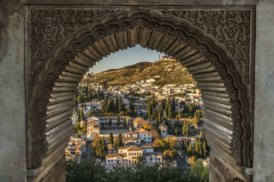 Granada Full Day: Alhambra General, Albayzin and Sacromonte - Entering the Alhambra with skip-the-line tickets and a real guide
