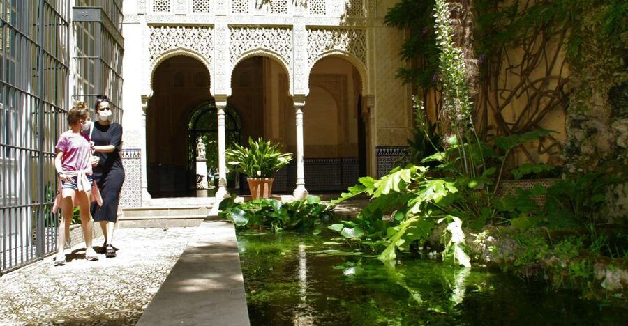 Granada: Gardens of Carmenes Guided Tour - Meeting spot, timing, and the step-heavy reality