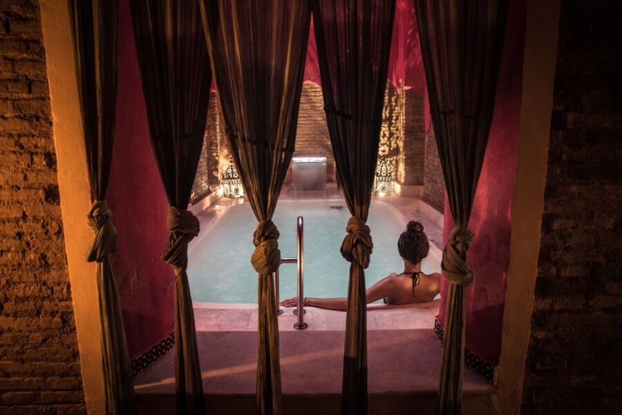 Granada: Hammam Experience with Massage at Baños de Elvira - Included Comforts: Tea, Juice, Fruit, Chocolates, and Practical Spa Gear