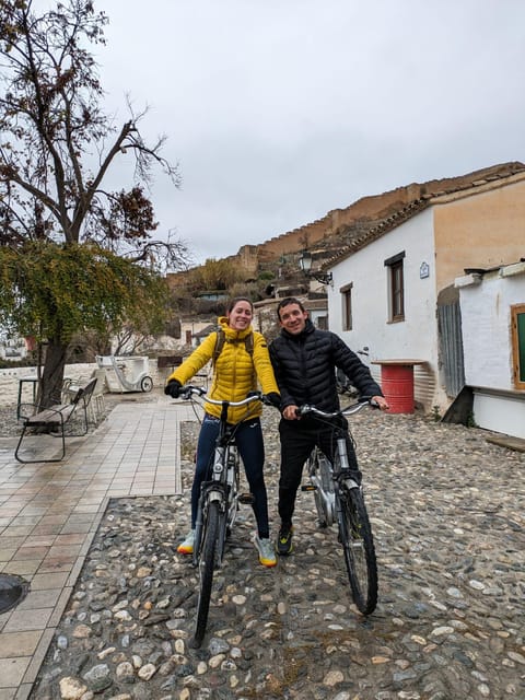 Granada Highlights by E-Bike: Albaicín & Sacromonte - Where you start, how the ride feels, and what to wear