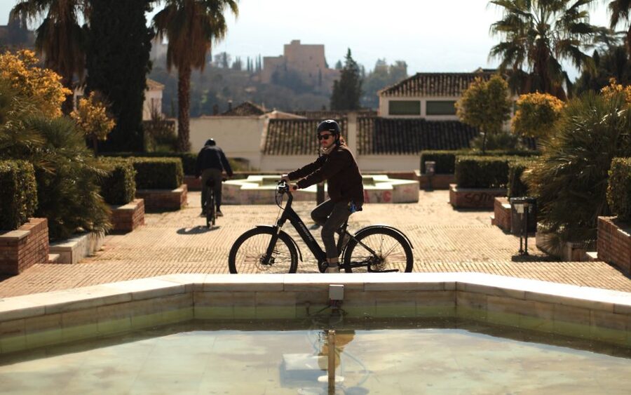 Granada: Highlights & Viewpoints eBike Tour with Tapas Break - Tapas Break: A Drink, Samples, And A Music-Related Moment