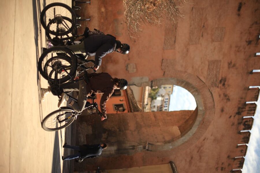 Granada: Highlights & Viewpoints eBike Tour with Tapas Break - Who Should Book This Granada Tour, And Who Should Skip It