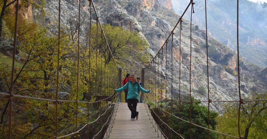 Granada: Hiking along the Gollizno route - Suspension bridge into Tajos de la Hoz: the views that make you stop