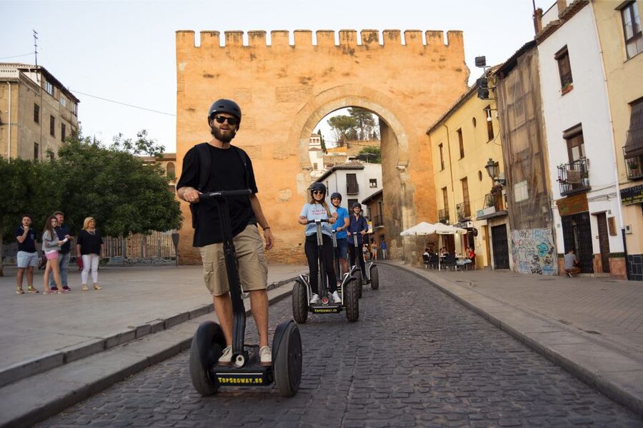 Granada: Historical City Center Guided Segway Tour - Albaicin narrow streets and the Mosque of Granada, plus the photo hit