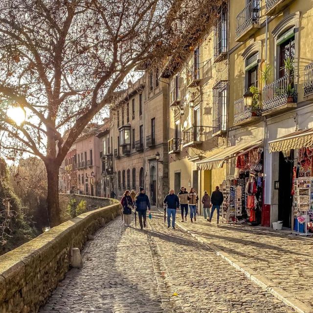 Granada in full: Albaicin & the Historic Centre - Where your tour starts: Puerta de Elvira and the city’s entry point