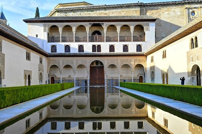 Granada Private Alhambra Tour includes Nazaries Palaces - Generalife: the sultan’s summer palace and the microclimate effect