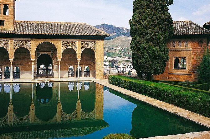 Granada Private Alhambra Tour includes Nazaries Palaces - How the tour flows in real time, and why flexibility matters