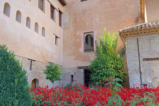 Granada Private Alhambra Tour includes Nazaries Palaces - Skip-the-line style entry, private pacing, and how to get the most out of your guide