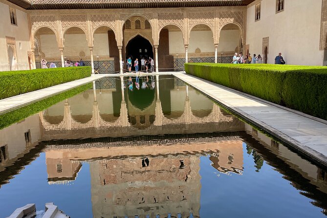 Granada : Private Alhambra Tour + Nazaries Palaces (VIP) - Why this VIP-style Alhambra setup works in real life