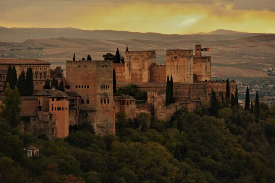 Granada: Private Tour of Albaicín, Sacromonte and Viewpoints - Who should book, and who should reconsider