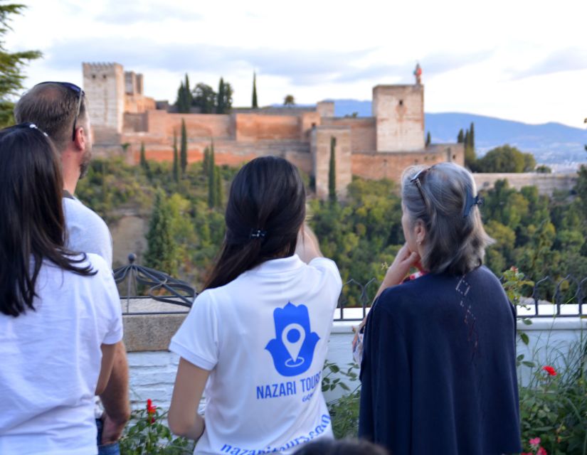 Granada: Private Tour of Albaicín, Sacromonte and Viewpoints - Sacromonte cave houses and flamenco art that makes sense on site