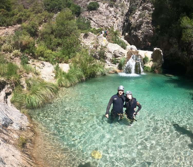 Granada: Río Verde Canyoning Tour with Photos & Videos - Getting to the Meeting Point: Restaurante El Capricho and the Van Ride Rhythm