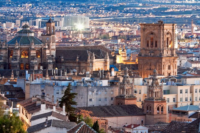 Granada: Royal Chapel and Granada Cathedral Guided Tour - The guides: art-history storytelling that turns stone into context
