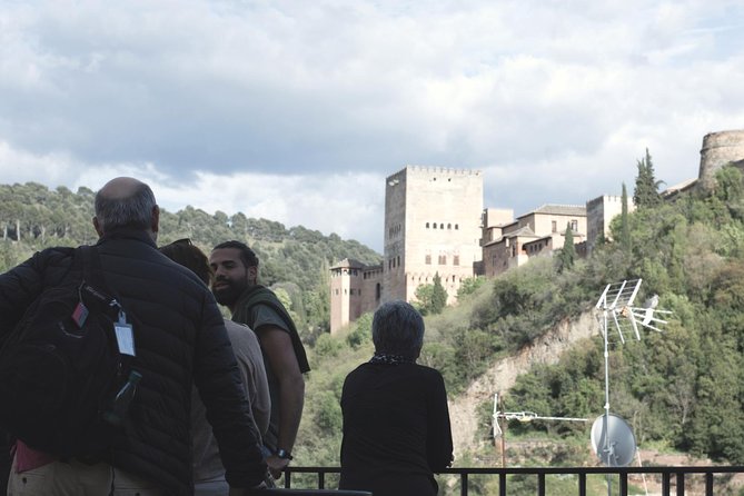 Granada's Hidden Treasures: Albayzin and Sacromonte Walking Tour - Sacromonte Caves and Flamenco Context: What Makes This Neighborhood Different