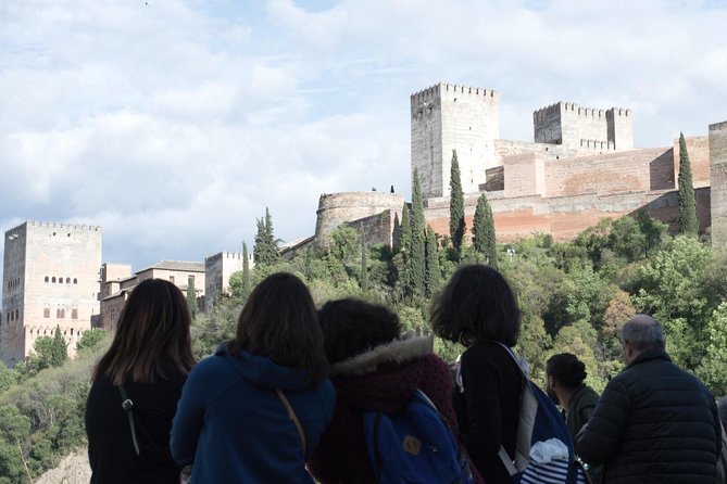 Granada's Hidden Treasures: Albayzin and Sacromonte Walking Tour - Guides Matter: What You Can Expect From the People Leading the Walk