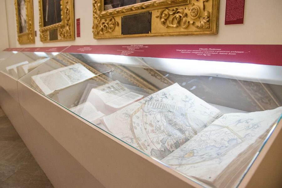 Granada: Sacromonte Abbey Entry Ticket with Audio Guide - The 1594 discovery and the leaden tablets that shaped Sacromonte