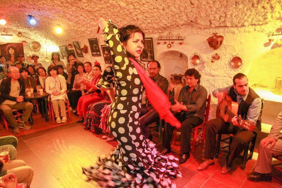 Granada: Sacromonte Caves Flamenco Show with Dinner - Why This Cave Flamenco In Sacromonte Works So Well