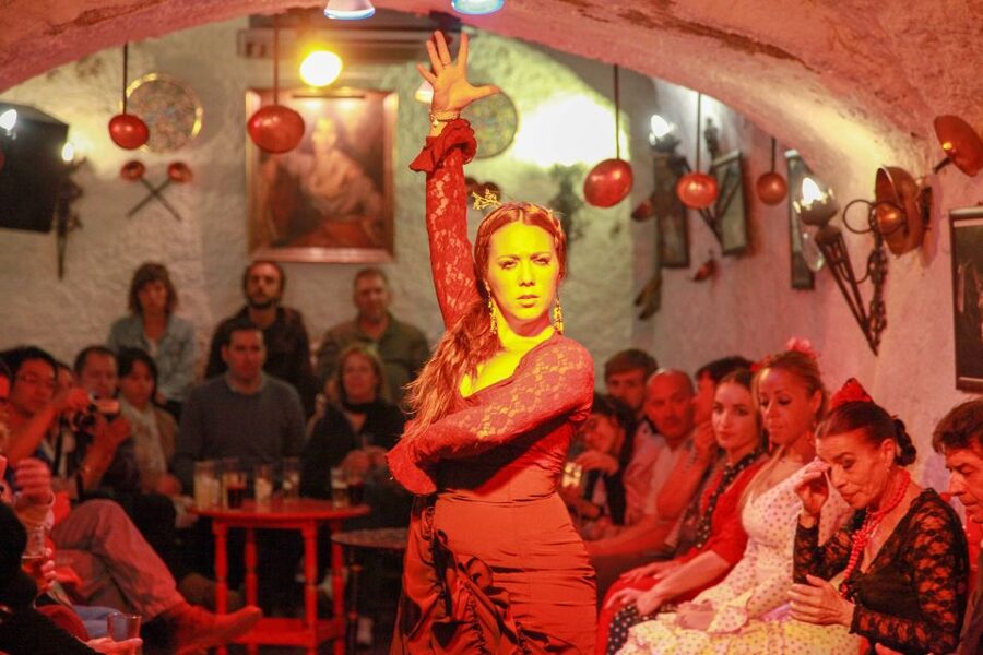 Granada: Sacromonte Caves Flamenco Show with Dinner - Timing, Pace, And The 1 Hour Reality