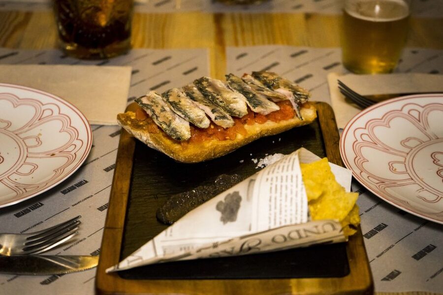 Granada: Tapas Crawl - The First Two 40-Minute Tapas Stops: Beer, Wine, and Getting the Hang of Ordering