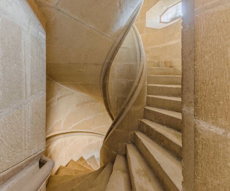 Guadix: Cathedral of Guadix Entry Ticket - Architecture lesson: Renaissance meets Baroque in one long build