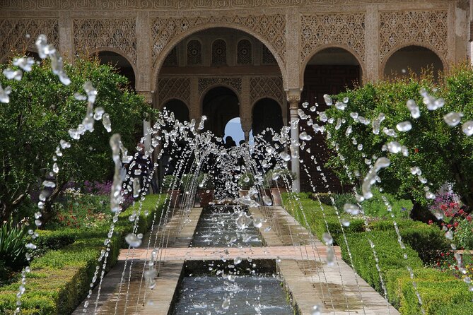 Guided Tour Alhambra, Generalife and Alcazaba without Nasrid Palaces - Palacio del Partal in 15 minutes: pond-side calm and Torre de las Damas remnants