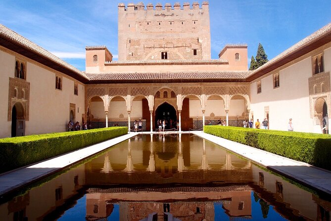 Guided Tour Alhambra, Generalife and Alcazaba without Nasrid Palaces - Where you meet at P.º de la Sabica, and how the pace works