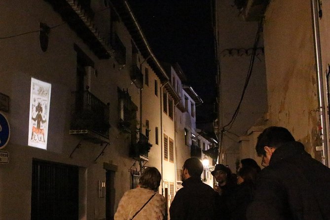 Guided tour Conspiracy in the Albaicín - Logistics that matter at night: tickets, confirmation, and getting there