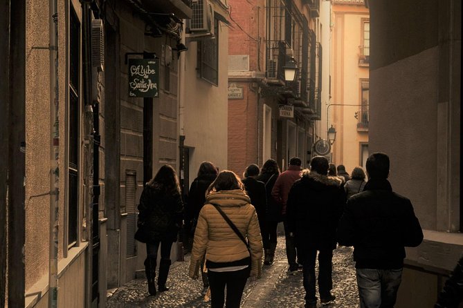 Guided tour Granada Unexplained - Plaza Bib-Rambla: where the Black Chronicle sets the rules