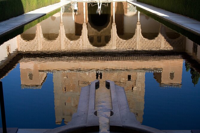 Guided tour of La Alhambra with tickets included - Generalife Palace and gardens: a pause built into the route