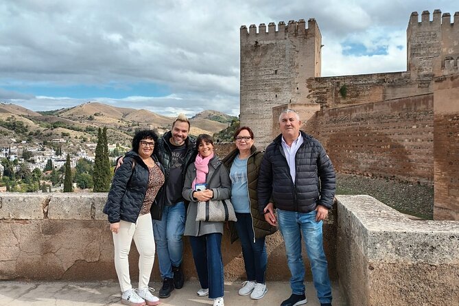 Guided tour of La Alhambra with tickets included - What you cover in 3 hours: the monumental complex in one connected visit