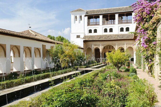 Guided tour of the Alhambra: Generalife and its gardens - The Nasrid Palace question: what you get, what you don’t