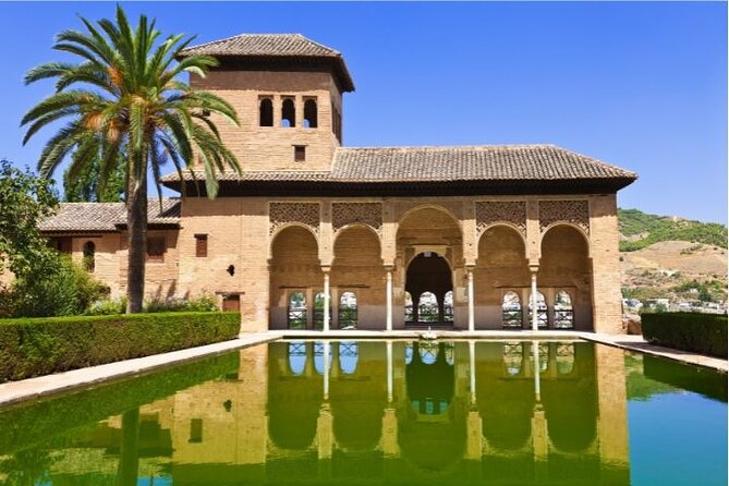 Guided tour to Alhambra with Generalife, Alcazaba and Carlos V - El Partal Palace: short visit, big atmosphere (portico, pool, gardens)