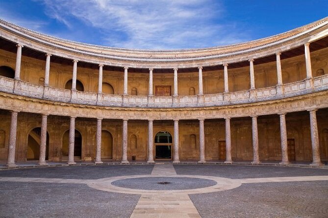 Guided tour to Alhambra with Generalife, Alcazaba and Carlos V - Meeting point and timing: plan for crowds, not just the clock