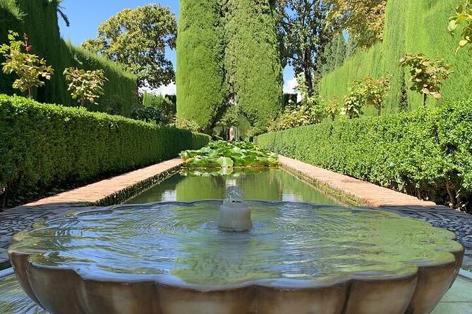 Guided visit to the Alhambra, Nasrid Palaces and Generalife - Palace of Carlos V: 16th-Century Facades and the Courtyard Focus