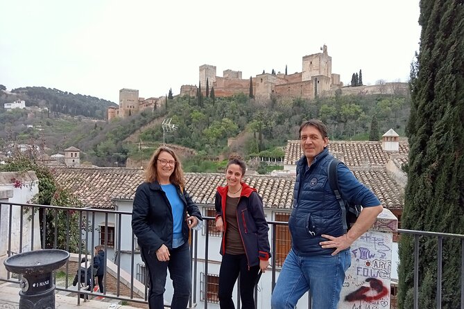 Guided Walking Tour with Panoramic Views and Terraces of Granada - Two guides, private format, and how to handle the pace
