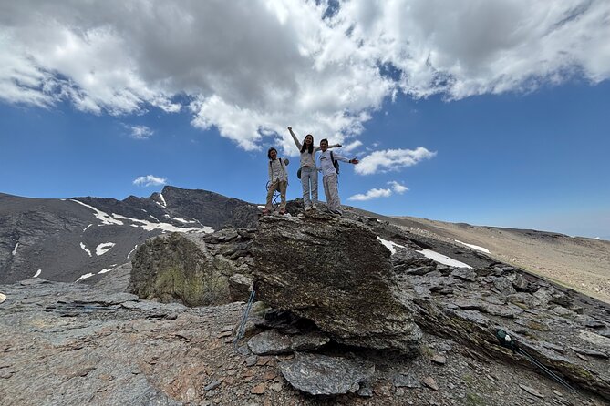 Hiking experience in the High Sierra Nevada National Park - Packing Smart for a Long Day Up High