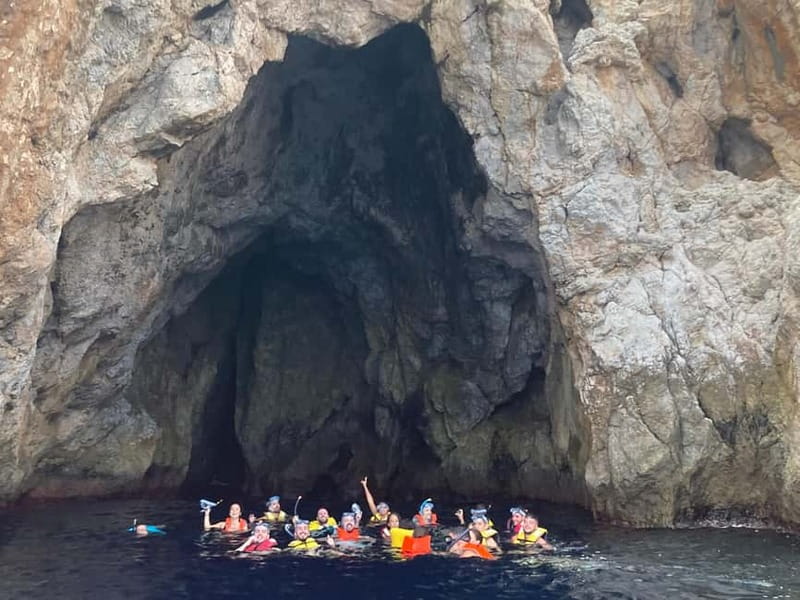 La Herradura: Kayak & Snorkel Tour to Cerro Gordo Reserve - Snorkeling in clear blue water: what you should look for